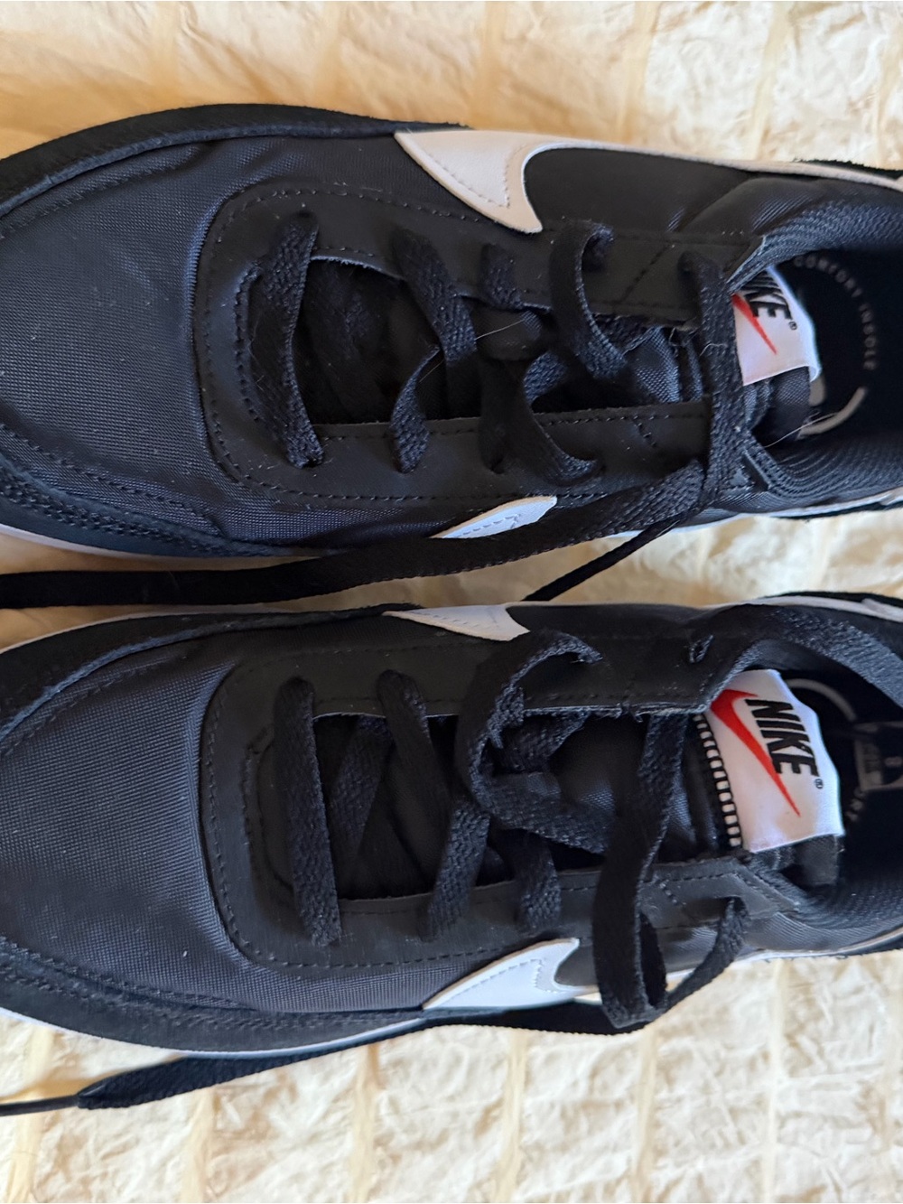 Nike Men's Black and White Low-Top Athletic Sneakers